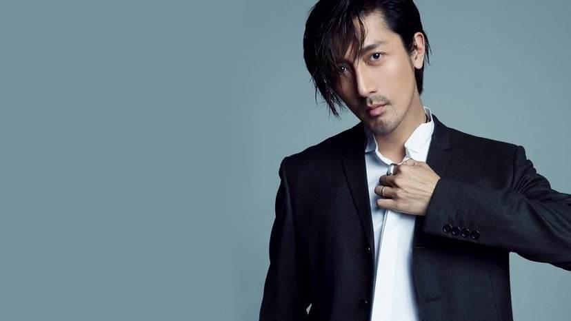 打造魅力男性風格，明星大叔的男士時尚指南