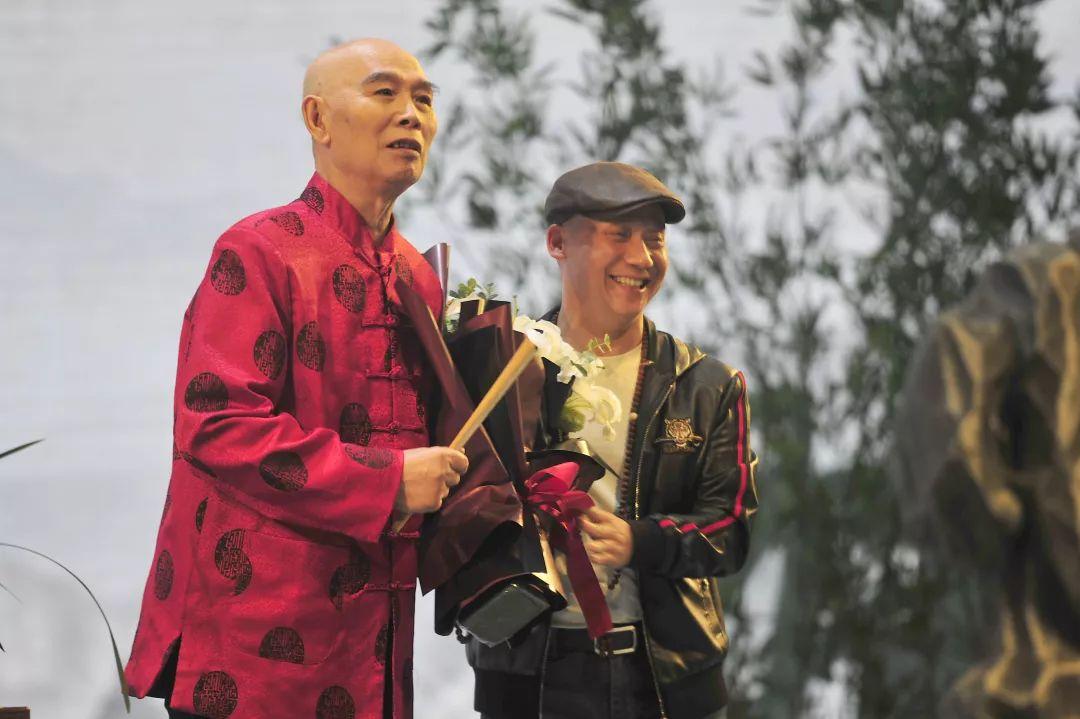 李伯清最新評書，鄰里溫情與友情的紐帶