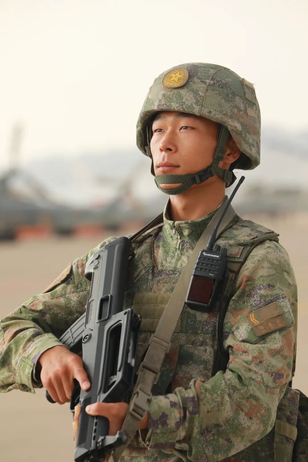 『最新軍裝揭秘，潮流與威嚴并存』