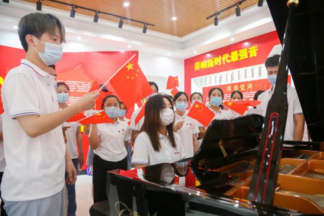 2025最新網(wǎng)絡(luò)紅歌，學(xué)習(xí)變化，自信成就未來(lái)，唱響勵(lì)志之歌的時(shí)代旋律